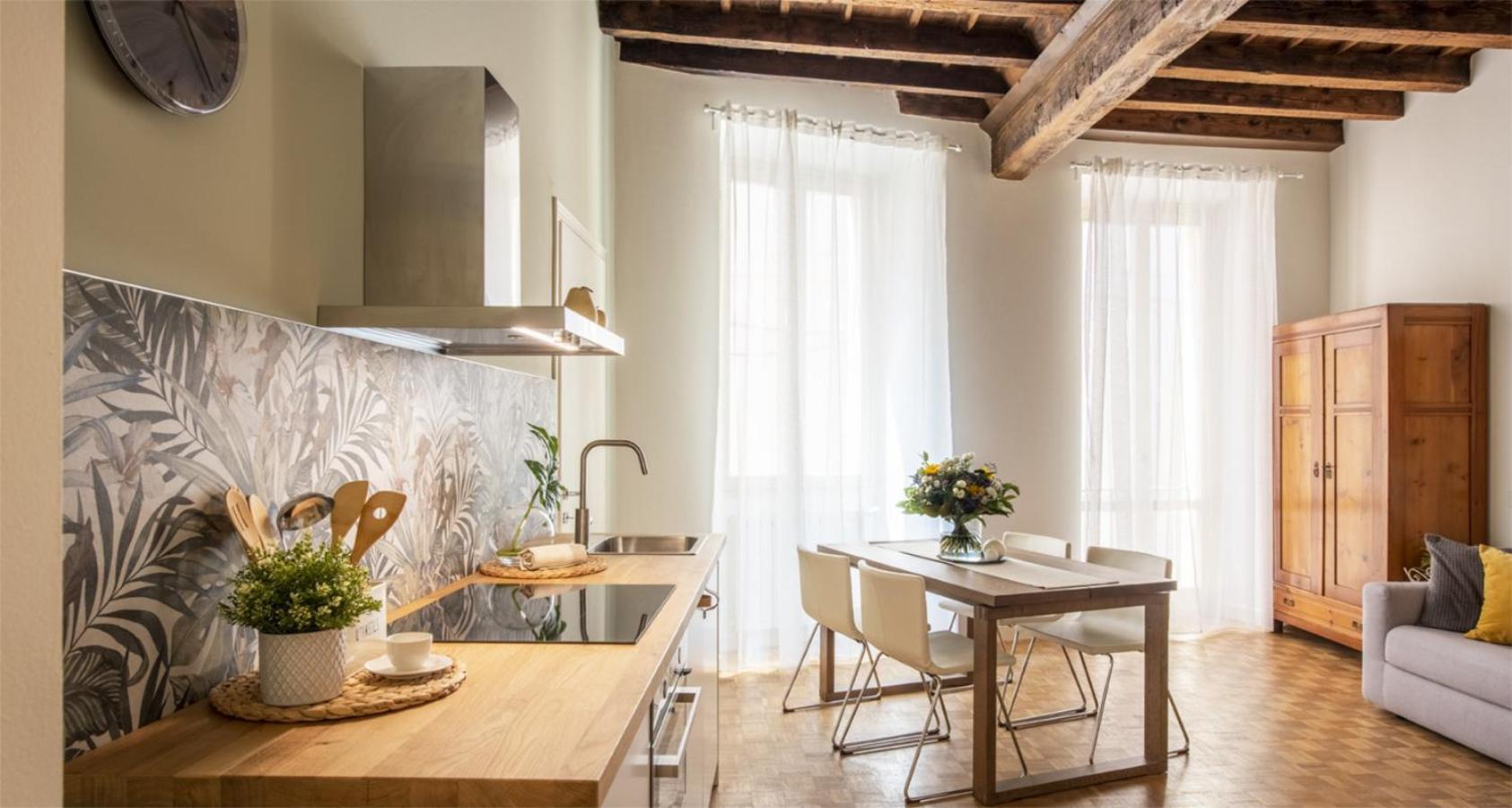 Charming Joivy Flat Next To Duomo Di Como Zewnętrze zdjęcie