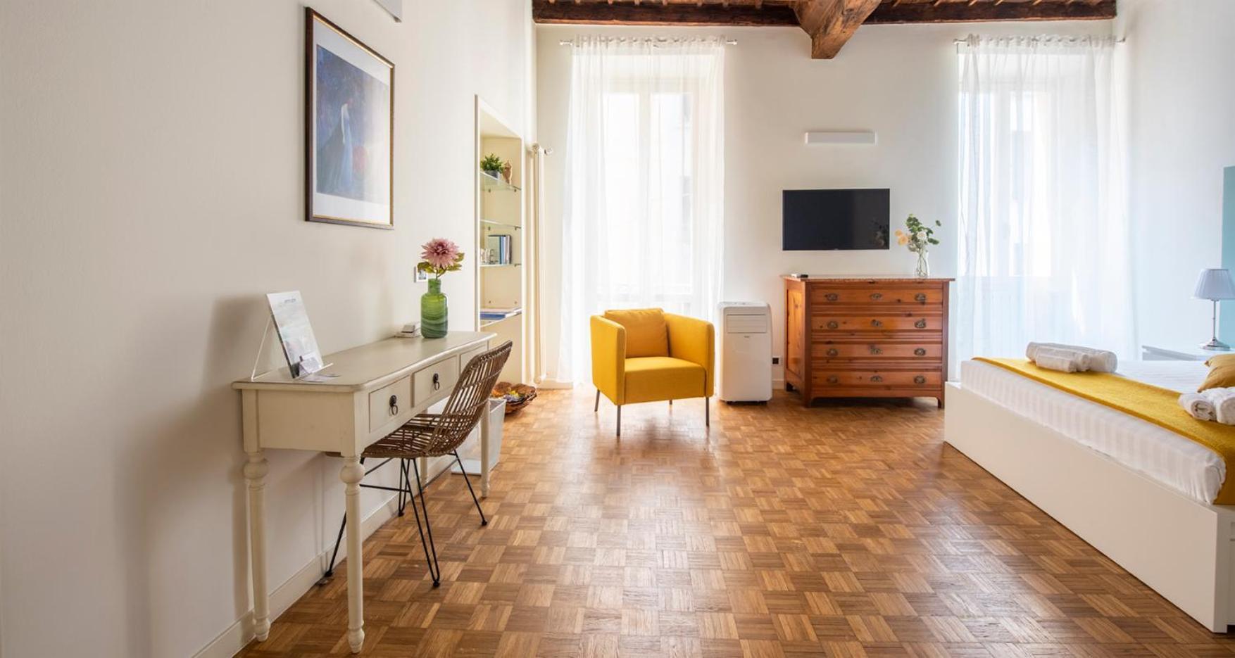 Charming Joivy Flat Next To Duomo Di Como Zewnętrze zdjęcie
