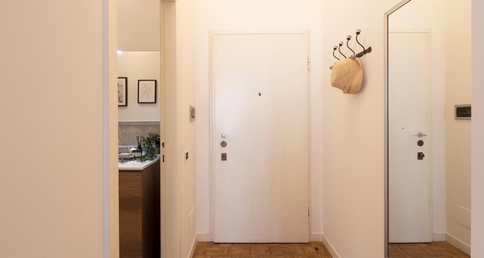 Charming Joivy Flat Next To Duomo Di Como Zewnętrze zdjęcie